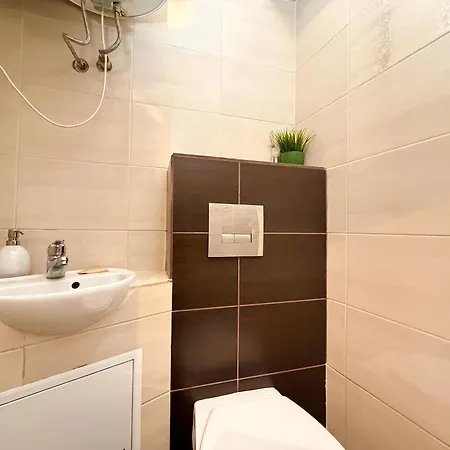 Rynek For 8 People By Bookinghost * Wrocław