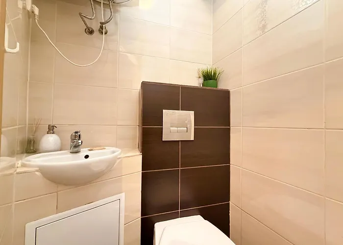 Rynek For 8 People By Bookinghost * Wrocław